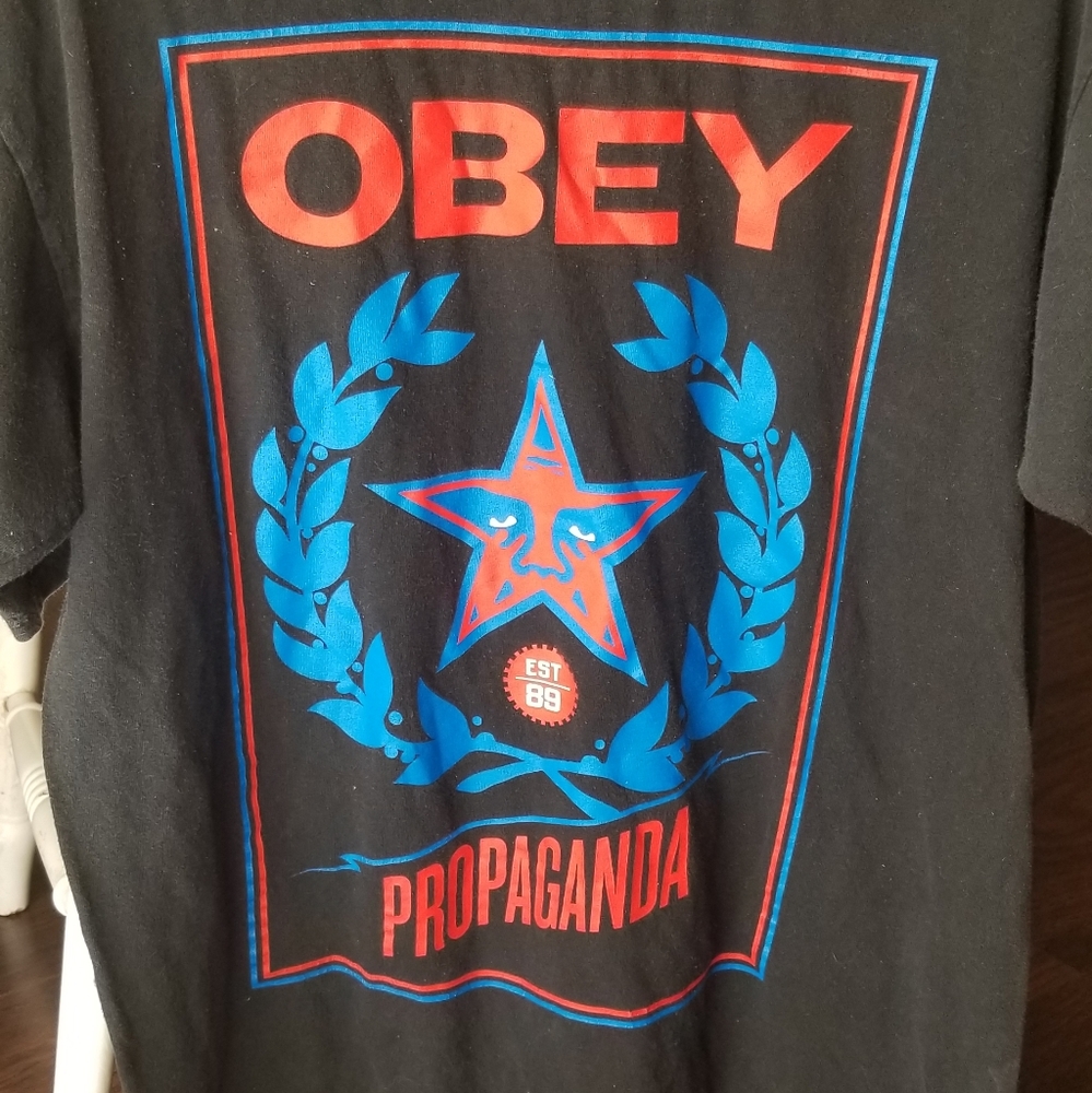 Men's Large Obey Propaganda T Shirt